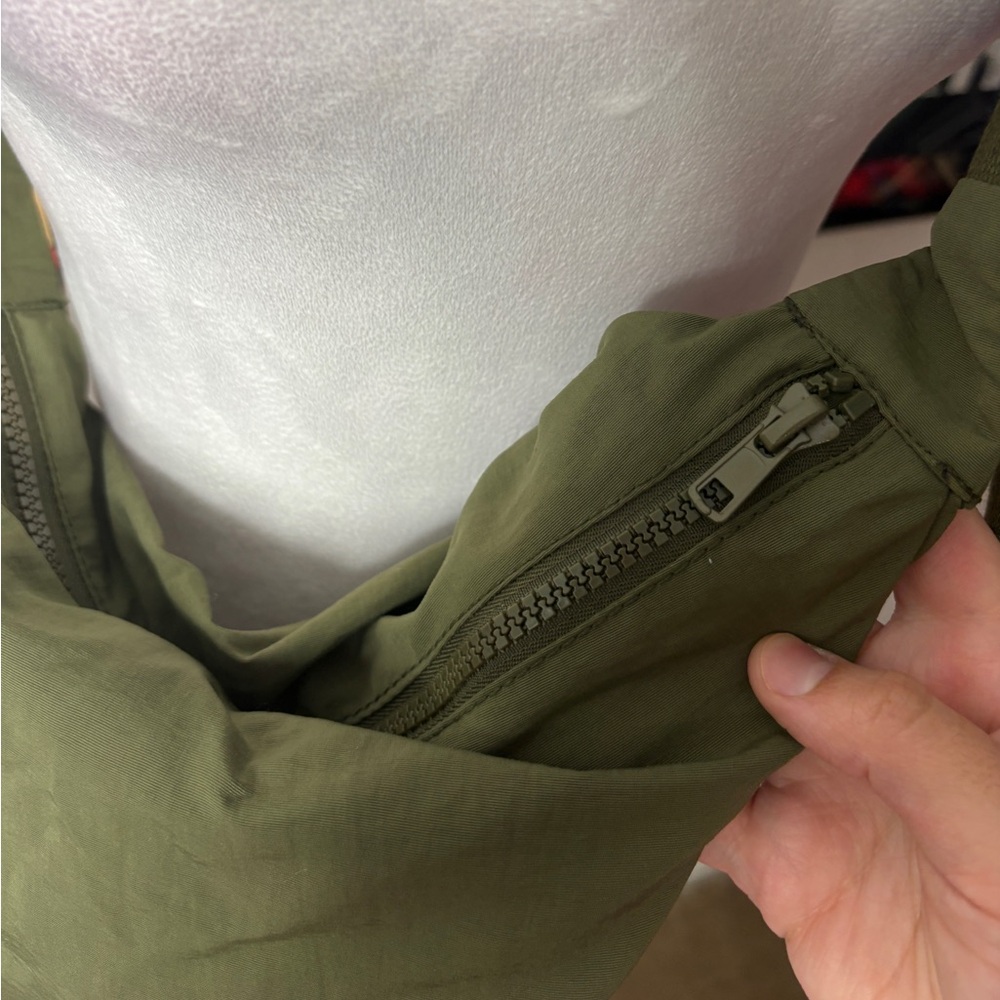 Small Green Adjustable Sling Bag - Picture 3 of 4